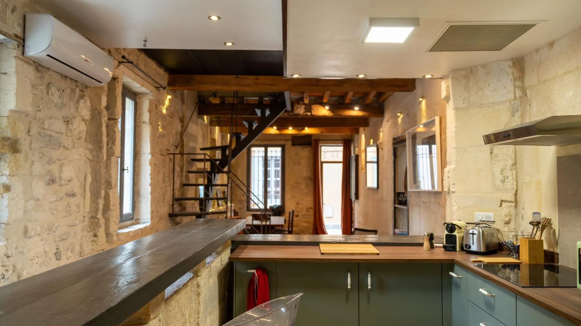 Maison De Charme En Centre-Ville 4 A 6 Personnes Arles 0*,  France